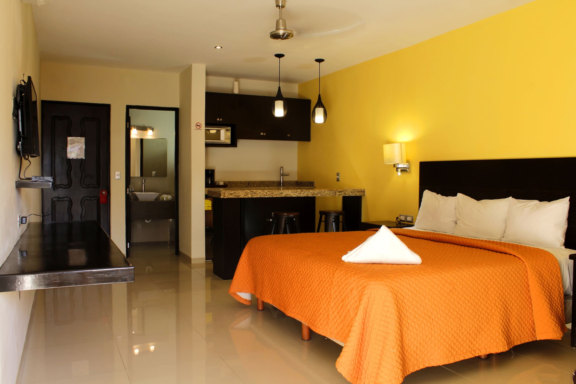 SUITE, BALCONY