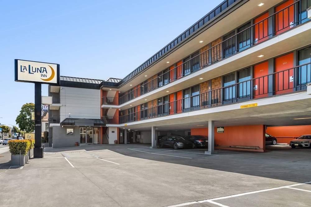 La Luna Inn 42/49