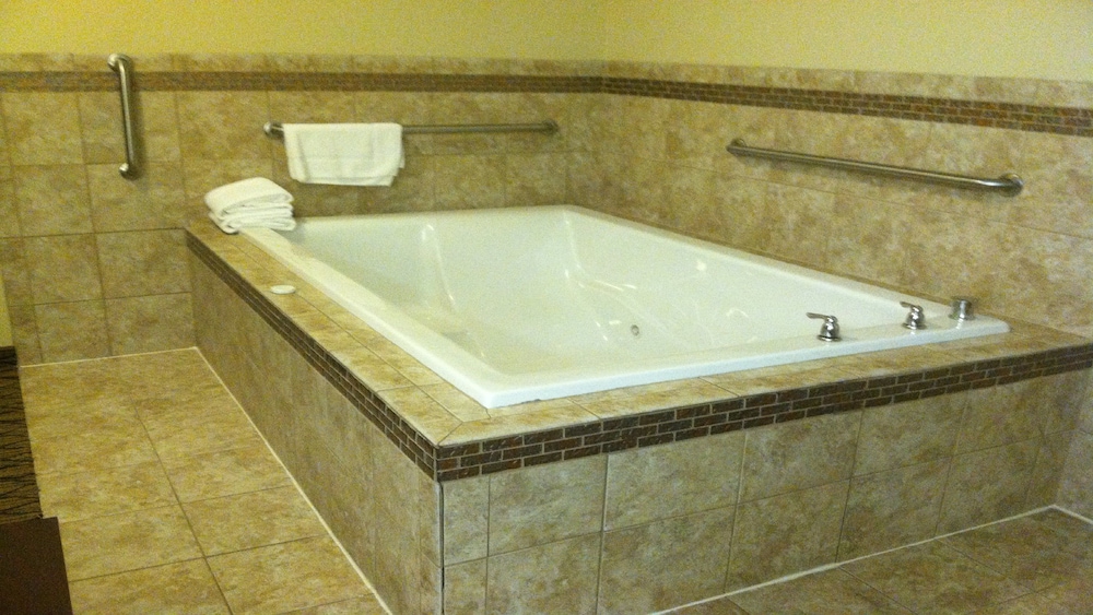 Holiday Inn Express Suites Belle Vernon 20/39