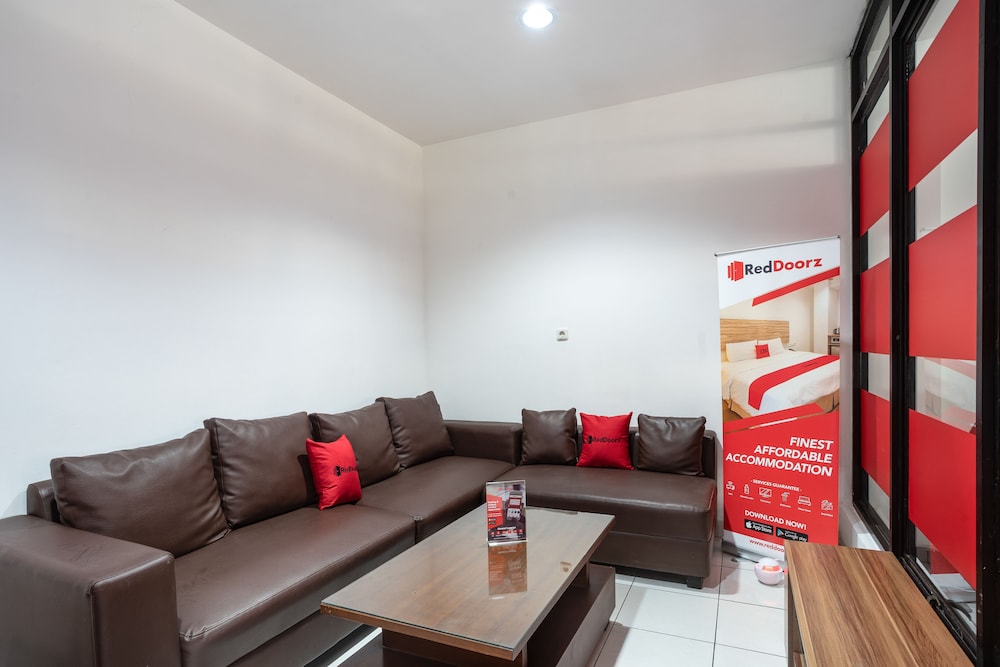 RedDoorz near Eka Hospital BSD City 19/29