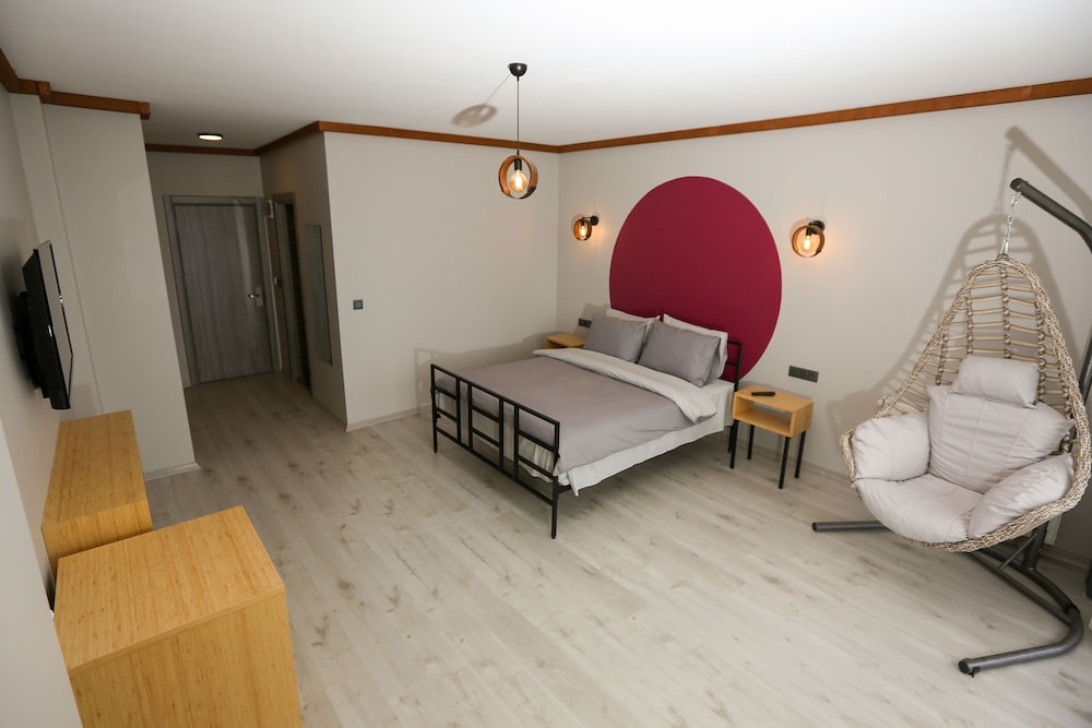 Ispendam Tess Hotel 7/21