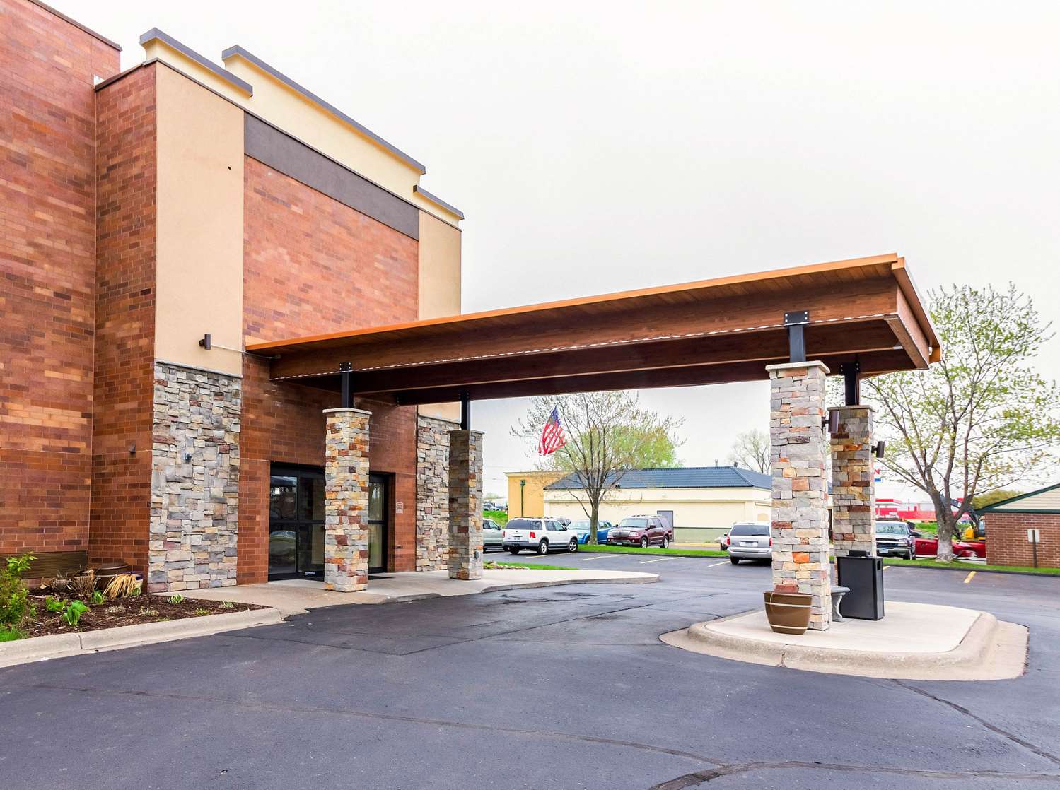 Quality Inn & Suites Arden Hills - Saint Paul North 33/37
