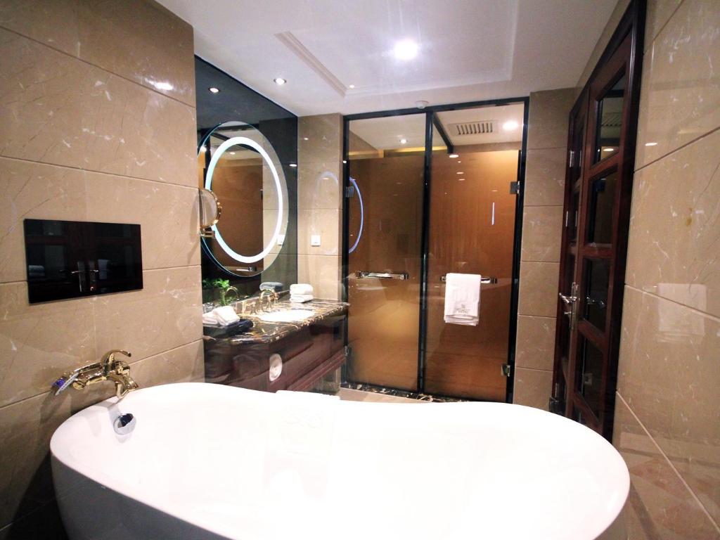 Chateau Star Sea Hotel 41/44