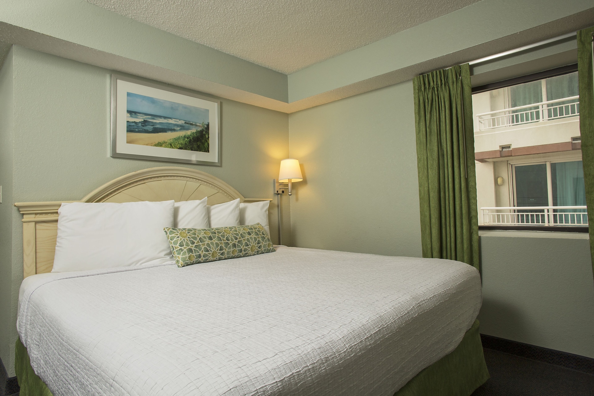 CONDO, STANDARD, PARTIAL OCEAN VIEW