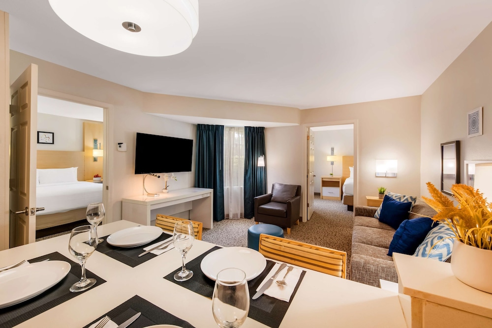 Suites Charlotte Arrowood 32/49