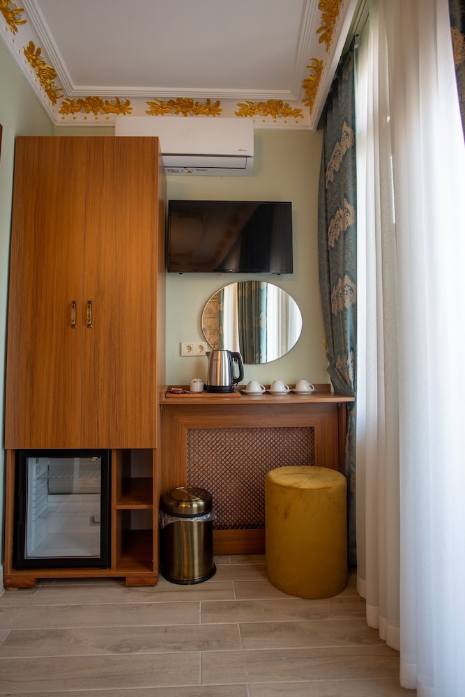Sayina Hotel 10/50