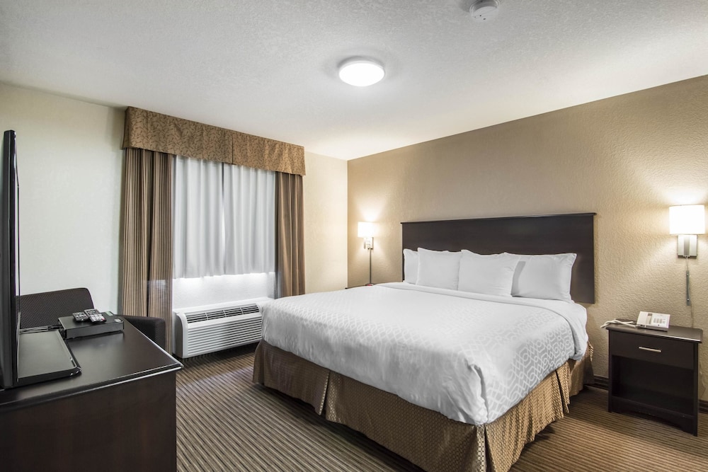 Quality Inn & Suites Thompson, MB 12/41