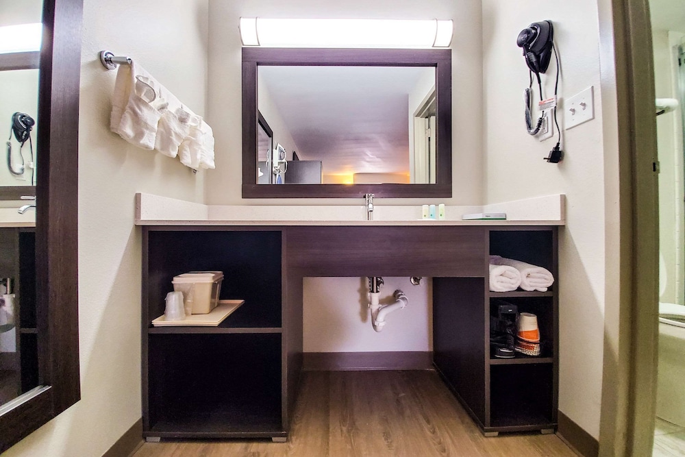 Quality Inn Panama City North 8/31