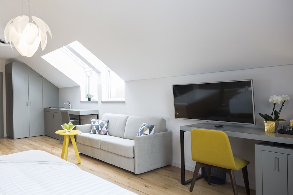 Livris Hotel 43/63