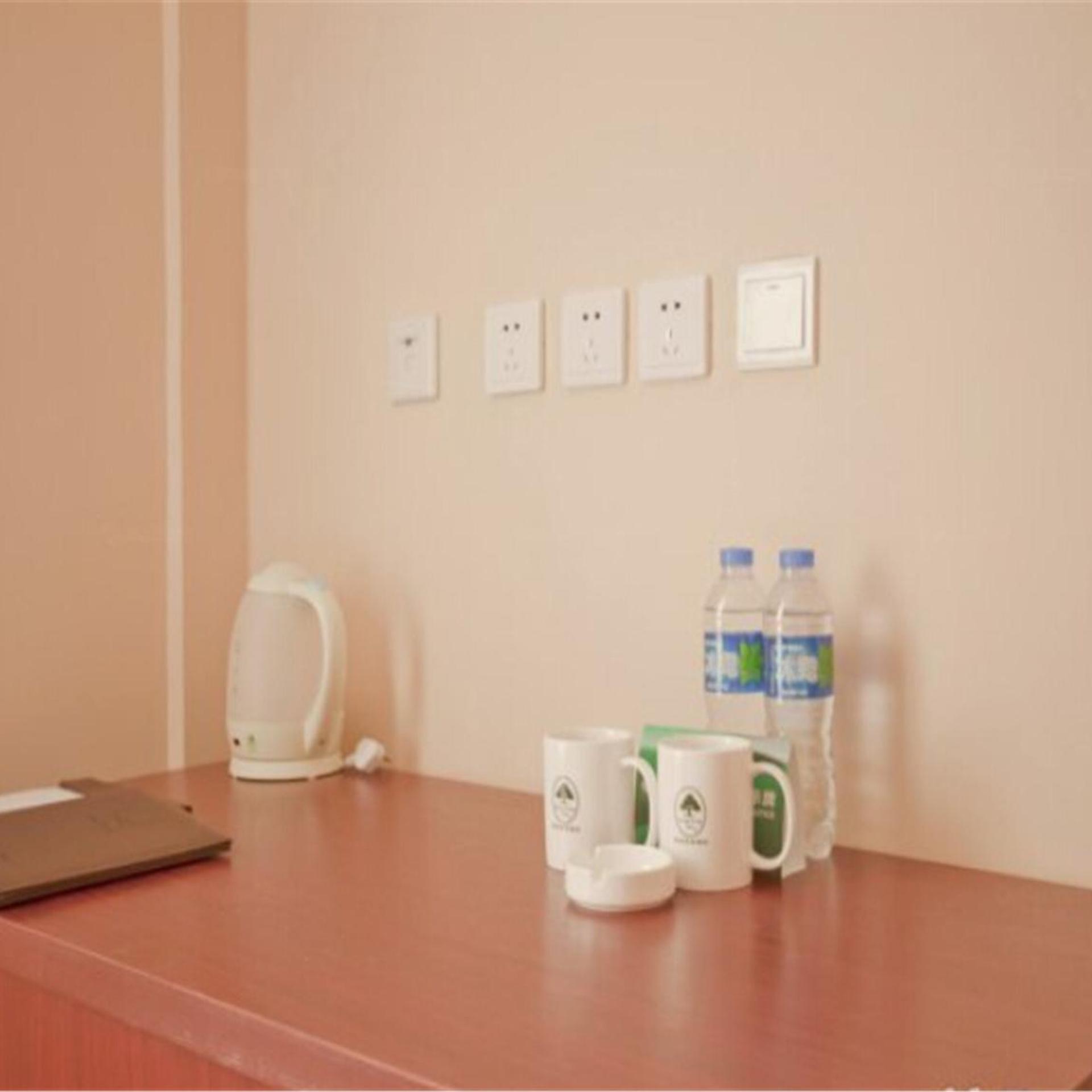 GreenTree Inn Liaoning Dalian Railway Station South Shengli Square Express Hotel 31/35