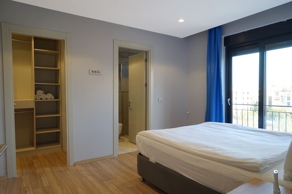 Mene Suites 13/33
