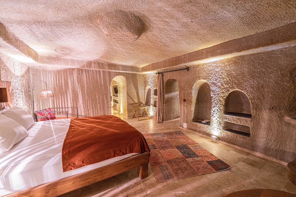 Alice in Cappadocia 14/46