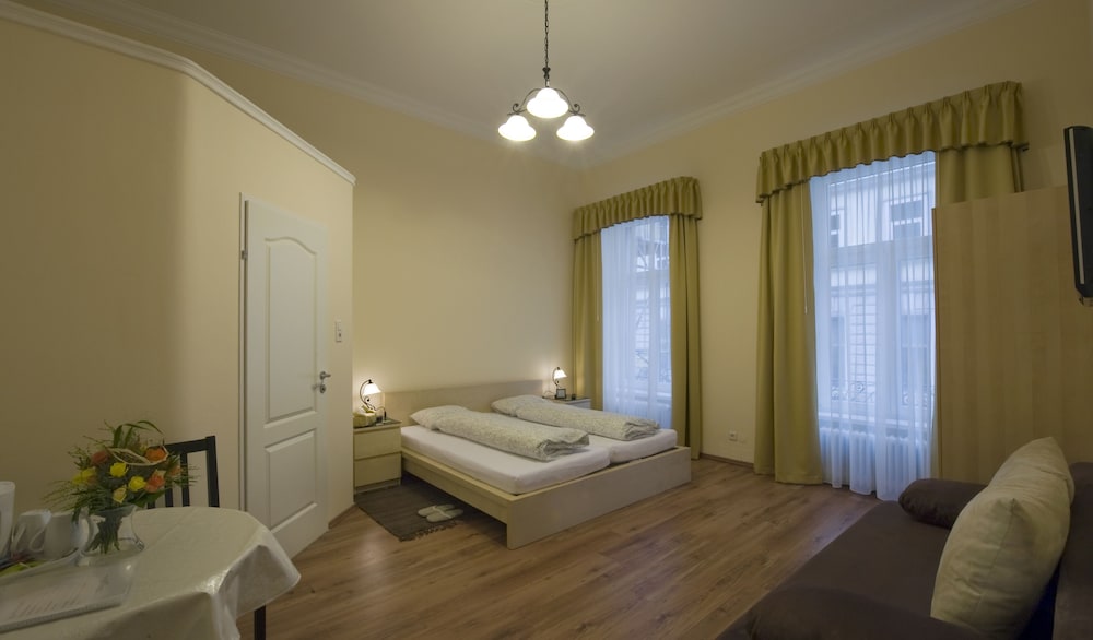 K&T Boardinghouse 25/28