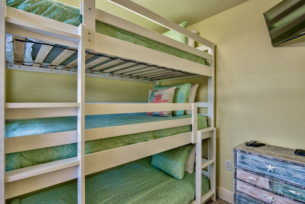 Celadon: Unit 102 by Forehand Rentals 15/37