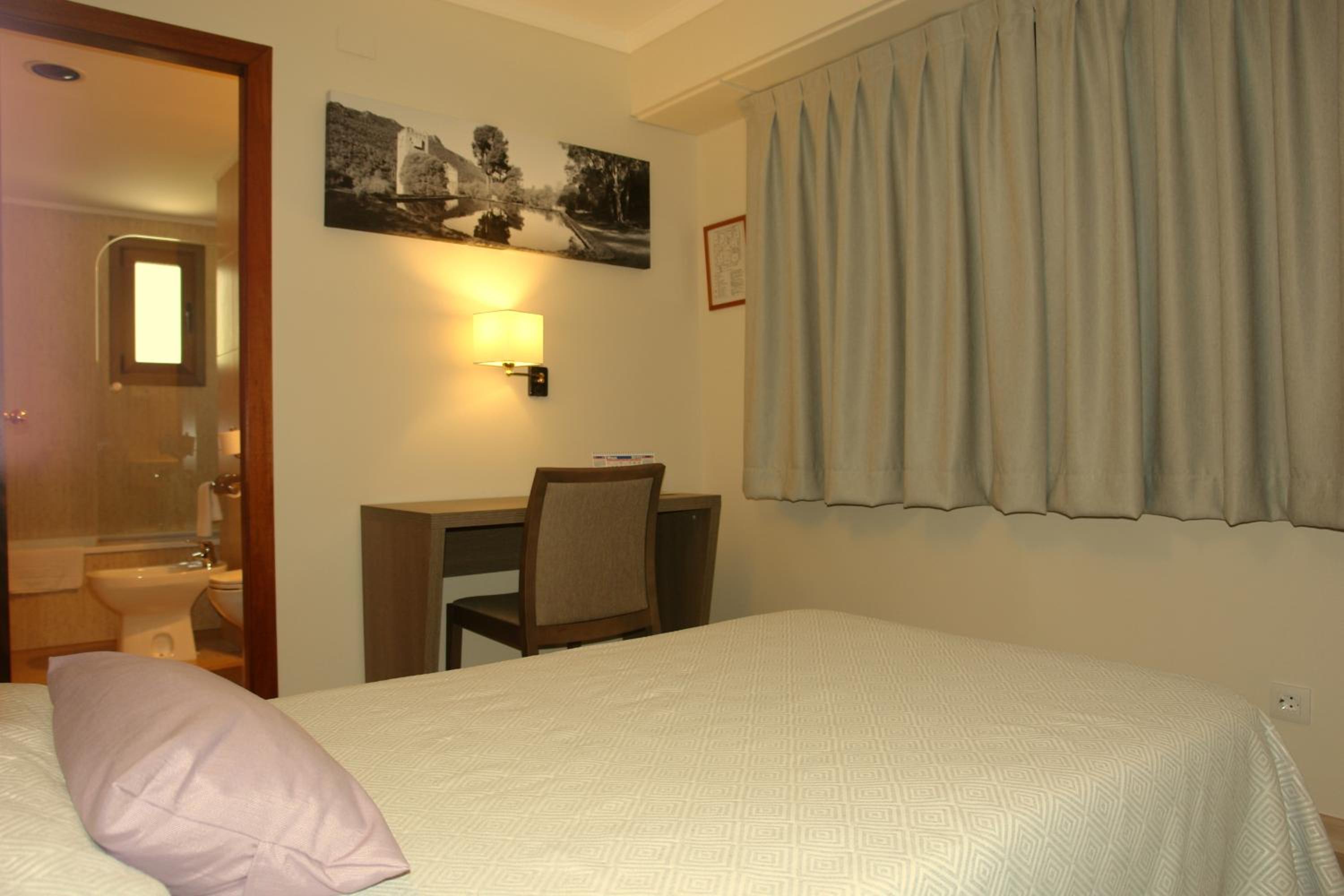 Room, Single