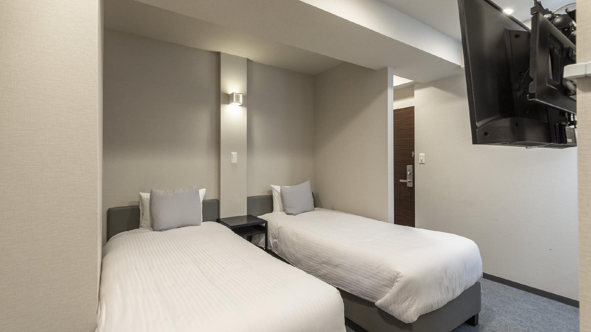 Standard, Twin Beds
