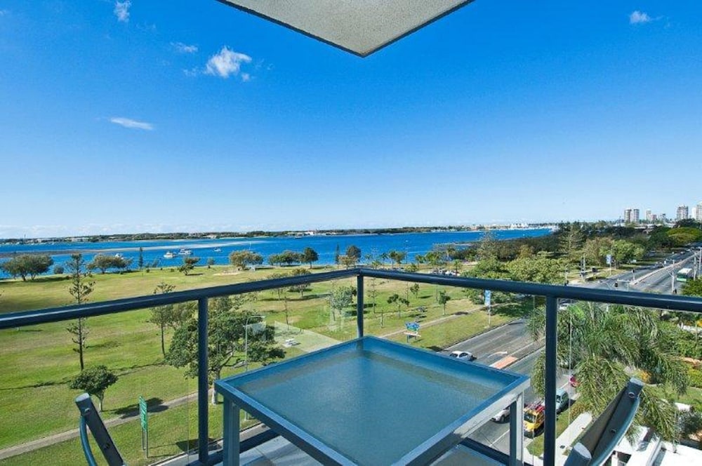 Aqualine Apartments 66/74