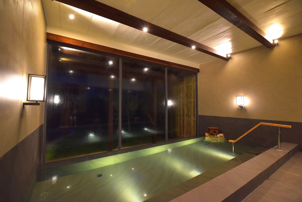 ONSEN @ MONCHAM 30/65