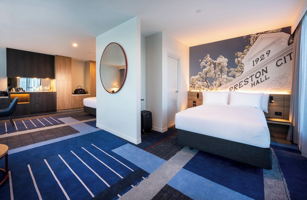 DELUXE, 2 DOUBLE BEDS