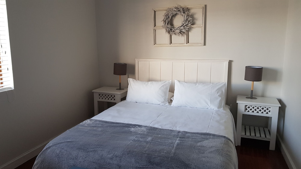 3 BEDROOMS, CLASSIC, HOUSE, OCEAN VIEW, GARDEN AREA