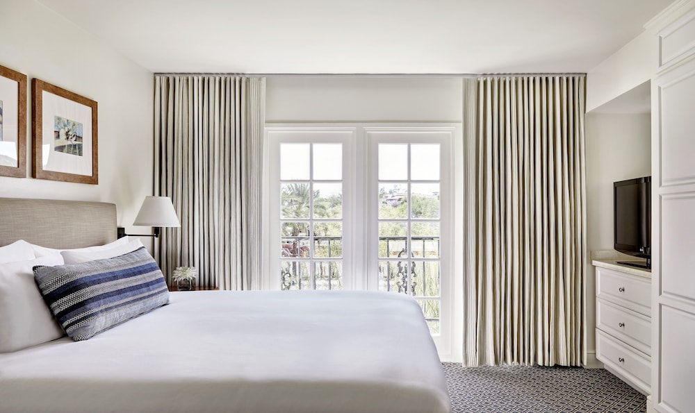 RESORT, SUITE, KING BED, SOFA