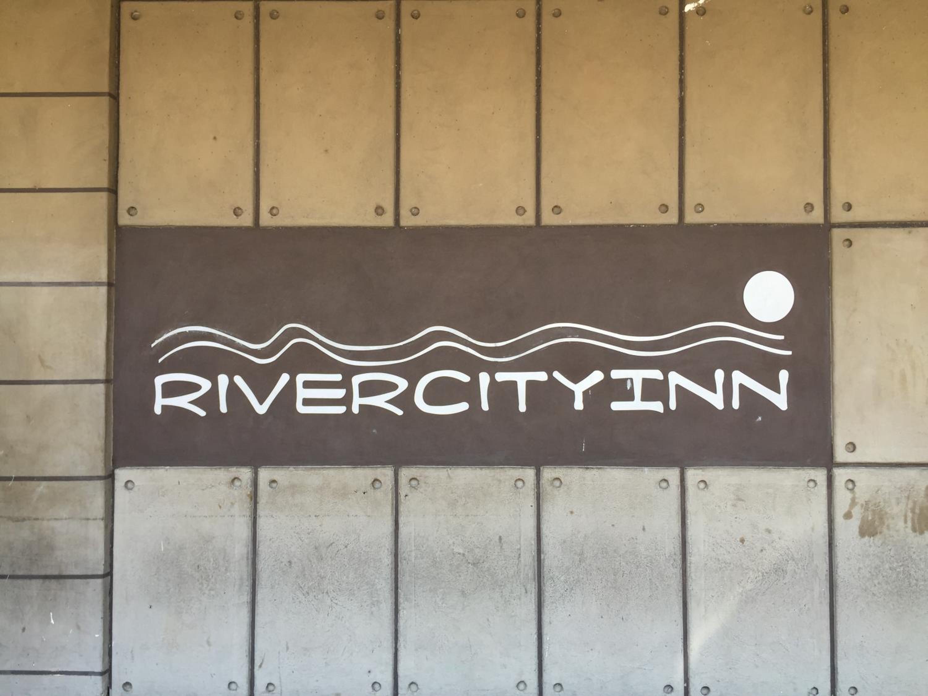 River City Inn 16/24