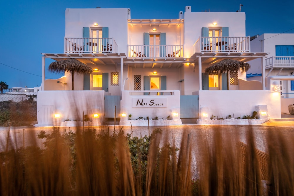 Niki Savvas Studios And Suites 3/73