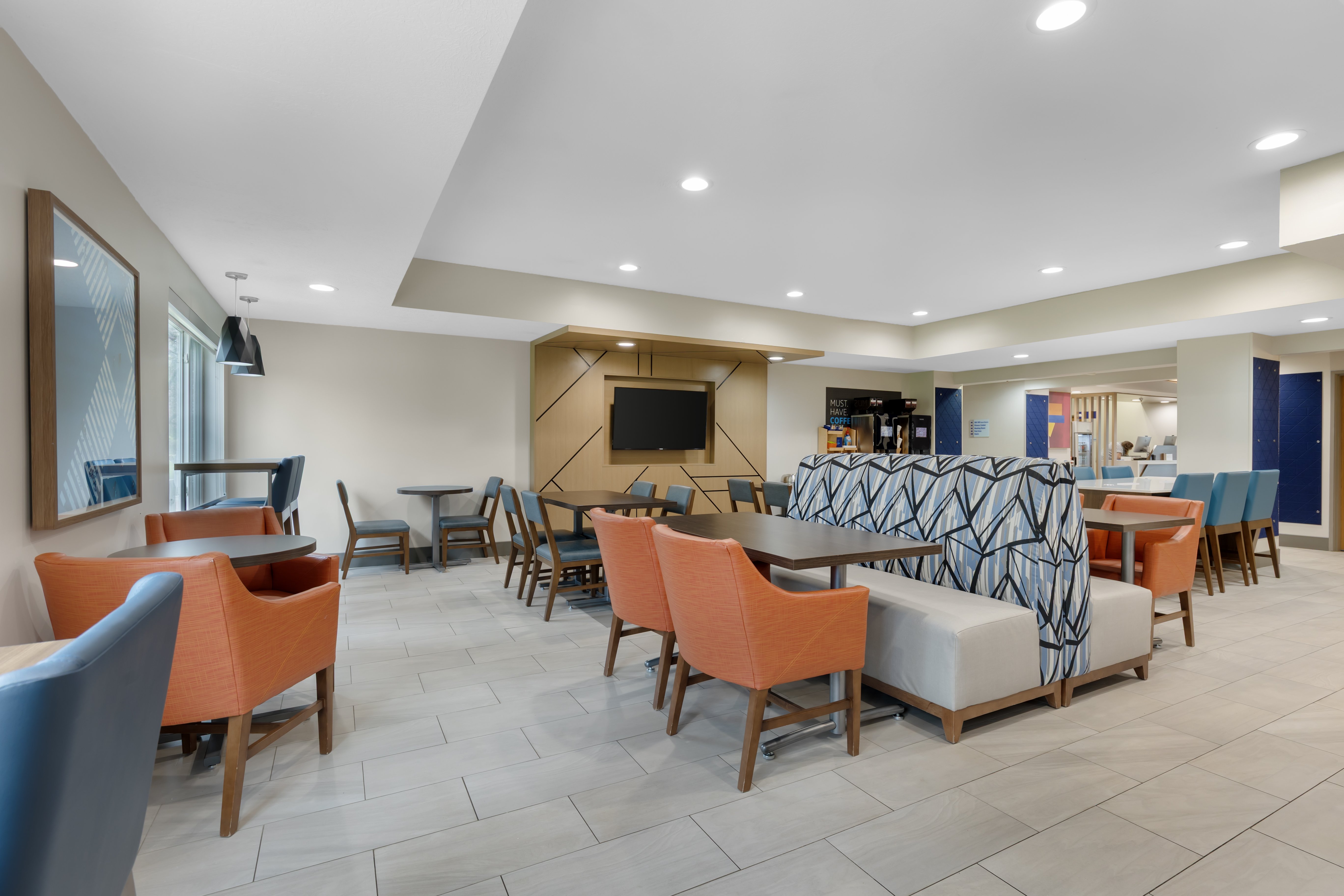 Holiday Inn Express Hotel Suites Charlotte 37/44