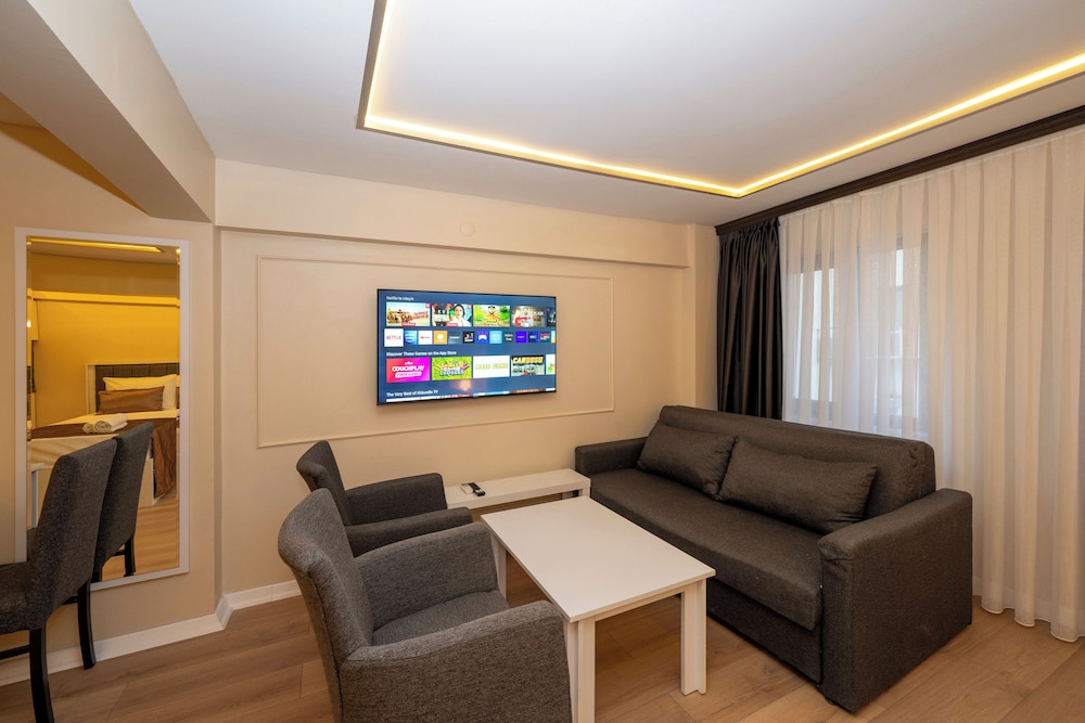 Aiza Suites 40/53