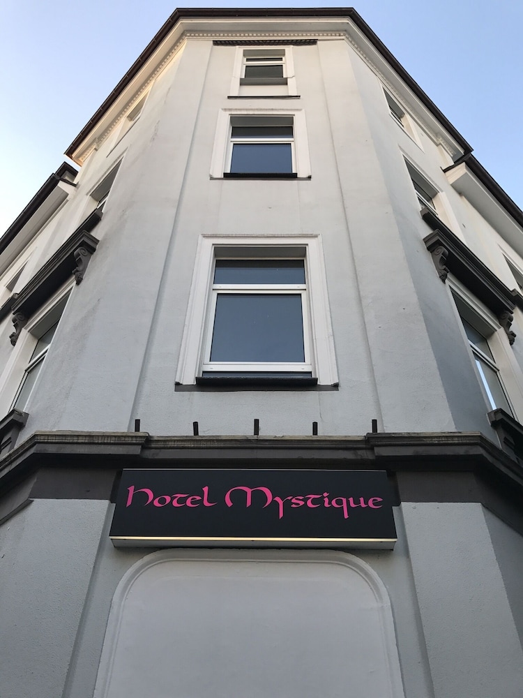 Hotel Mystique 1/50