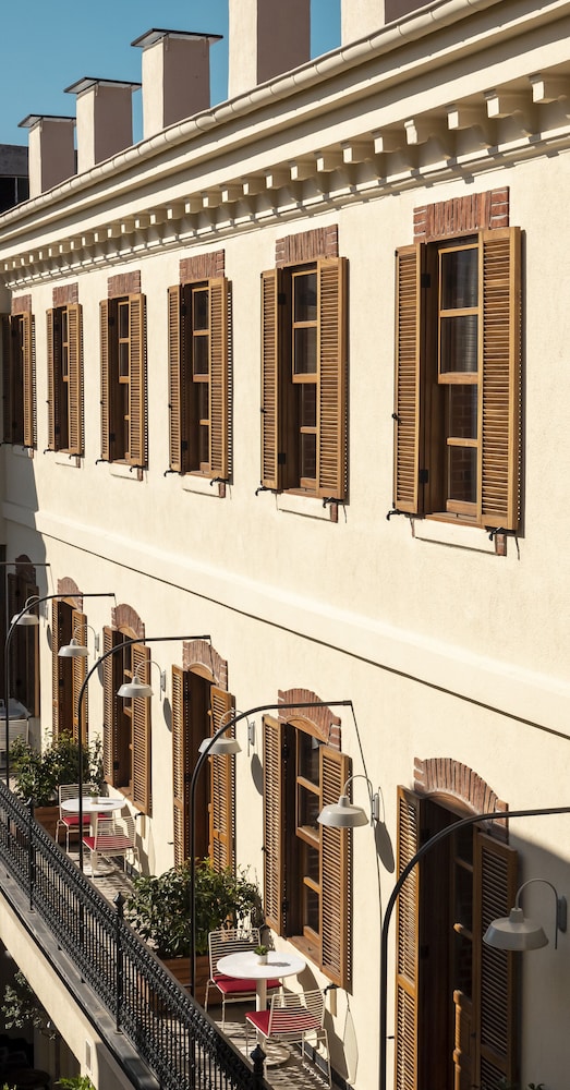 Ecole St. Pierre Hotel 3/50