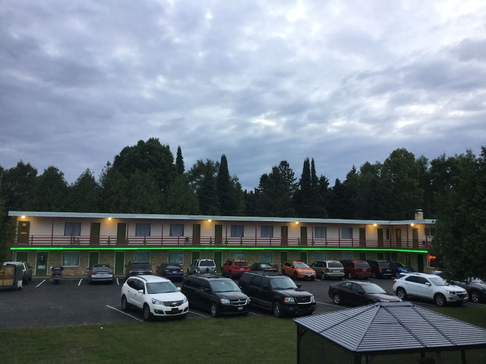 Cedars Motel 60/72