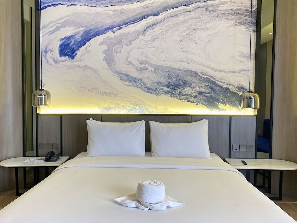 Express, Suite, Queen Bed