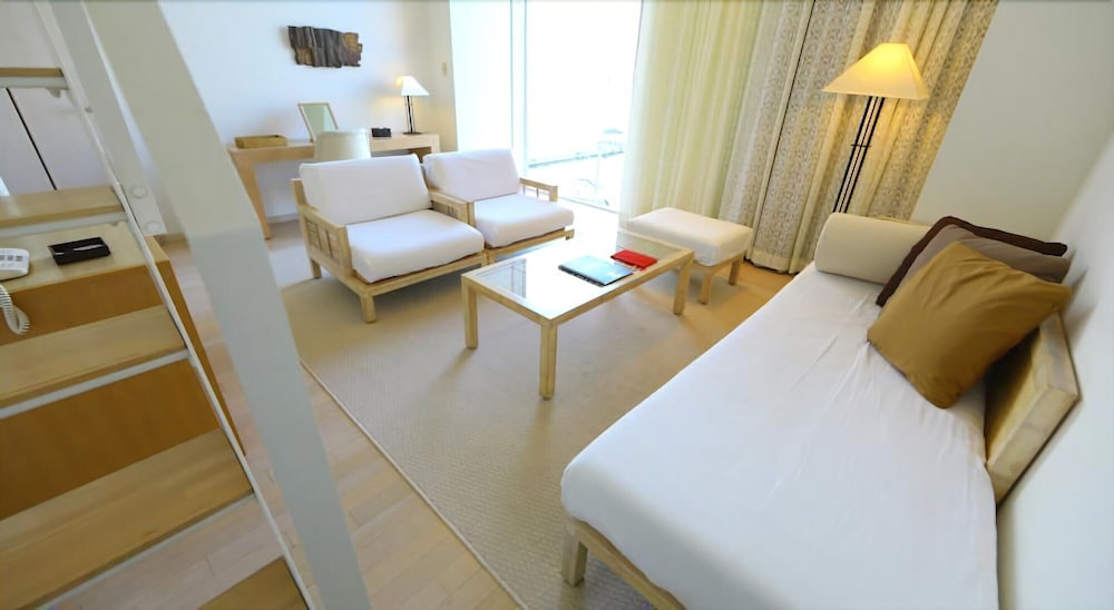 LOFT, TWIN BEDS