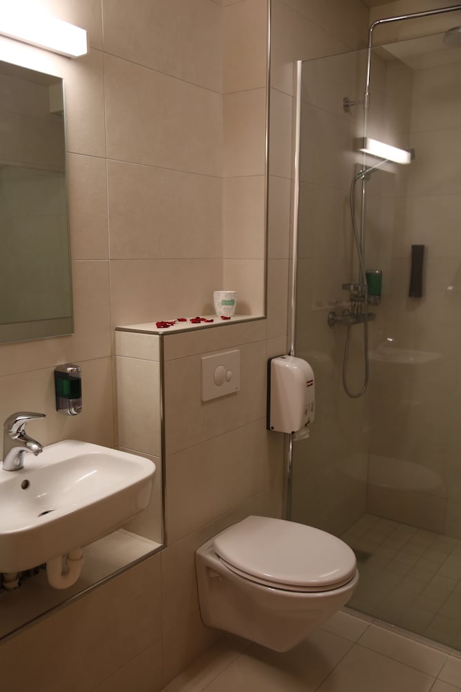 Hotel Kjarnalundur 50/50