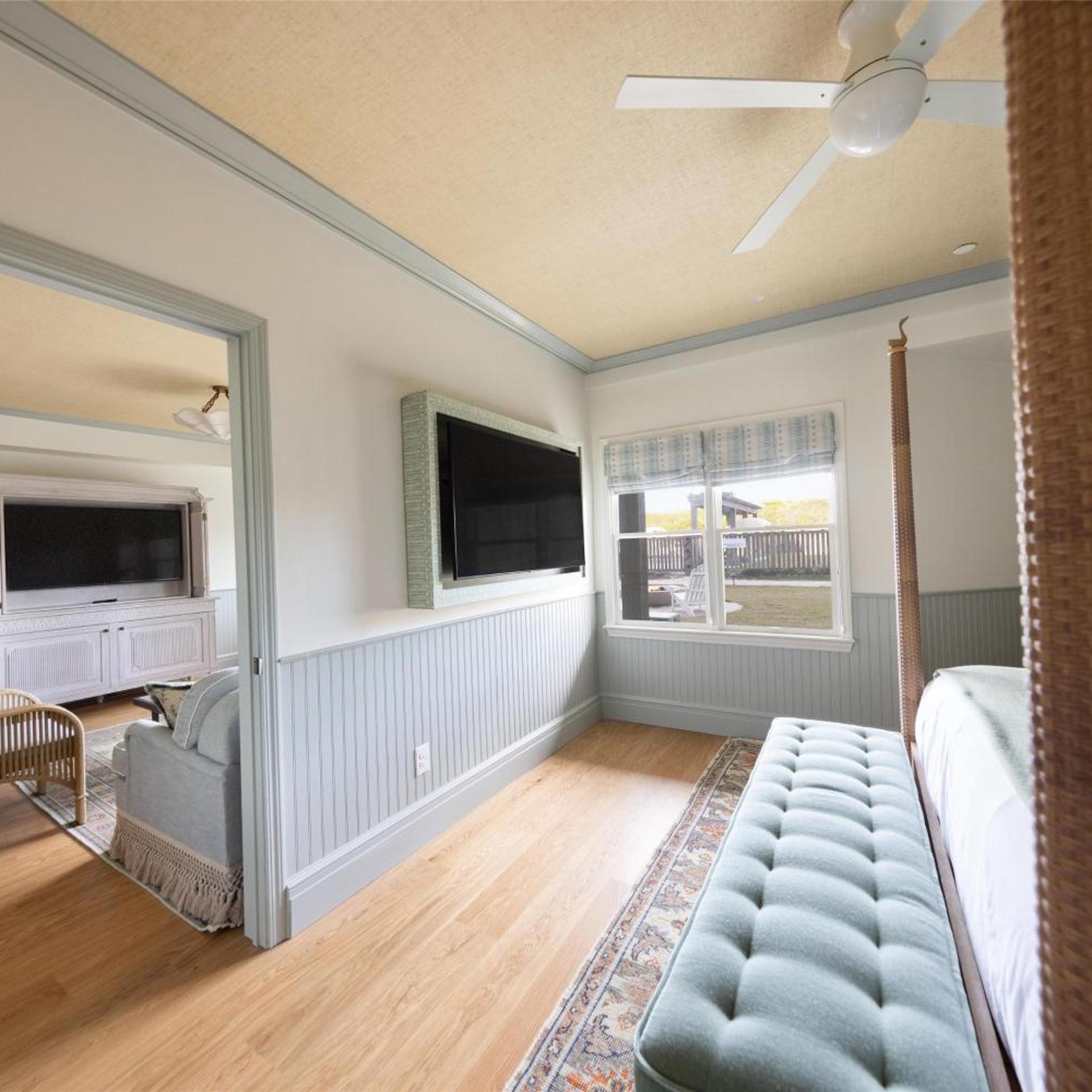 Pool, Suite, King Bed, Patio