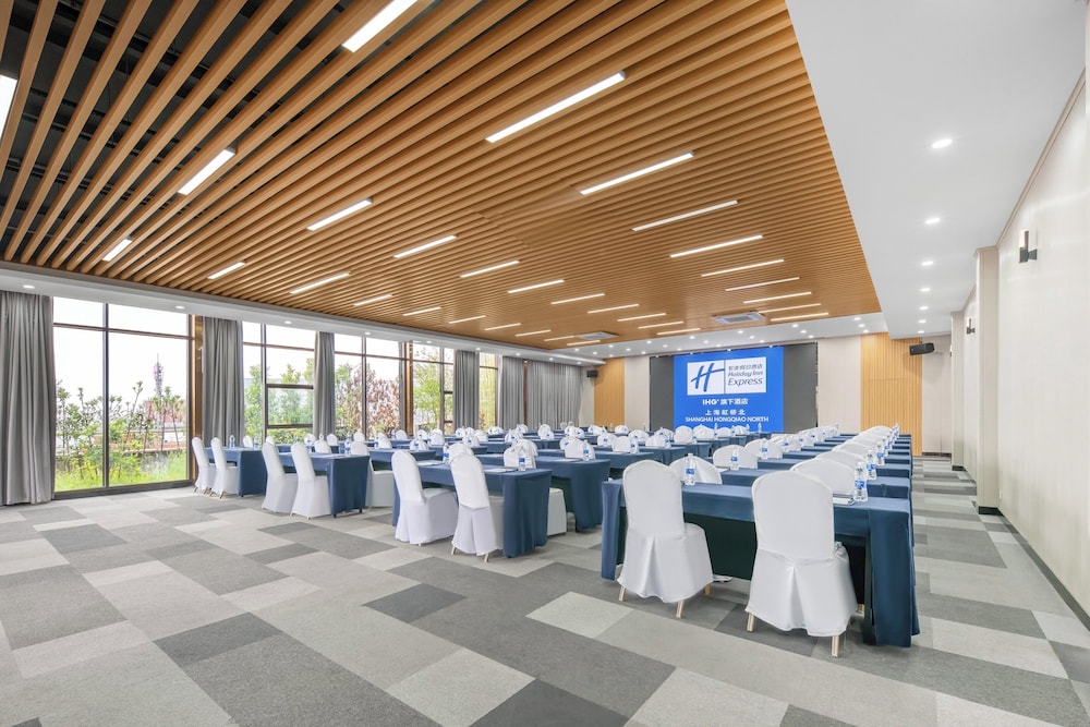 Holiday Inn Express Shanghai Hongqiao North 61/70