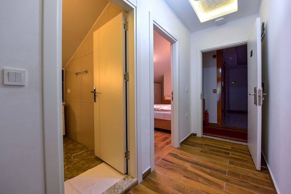Hirande Hotel 21/50