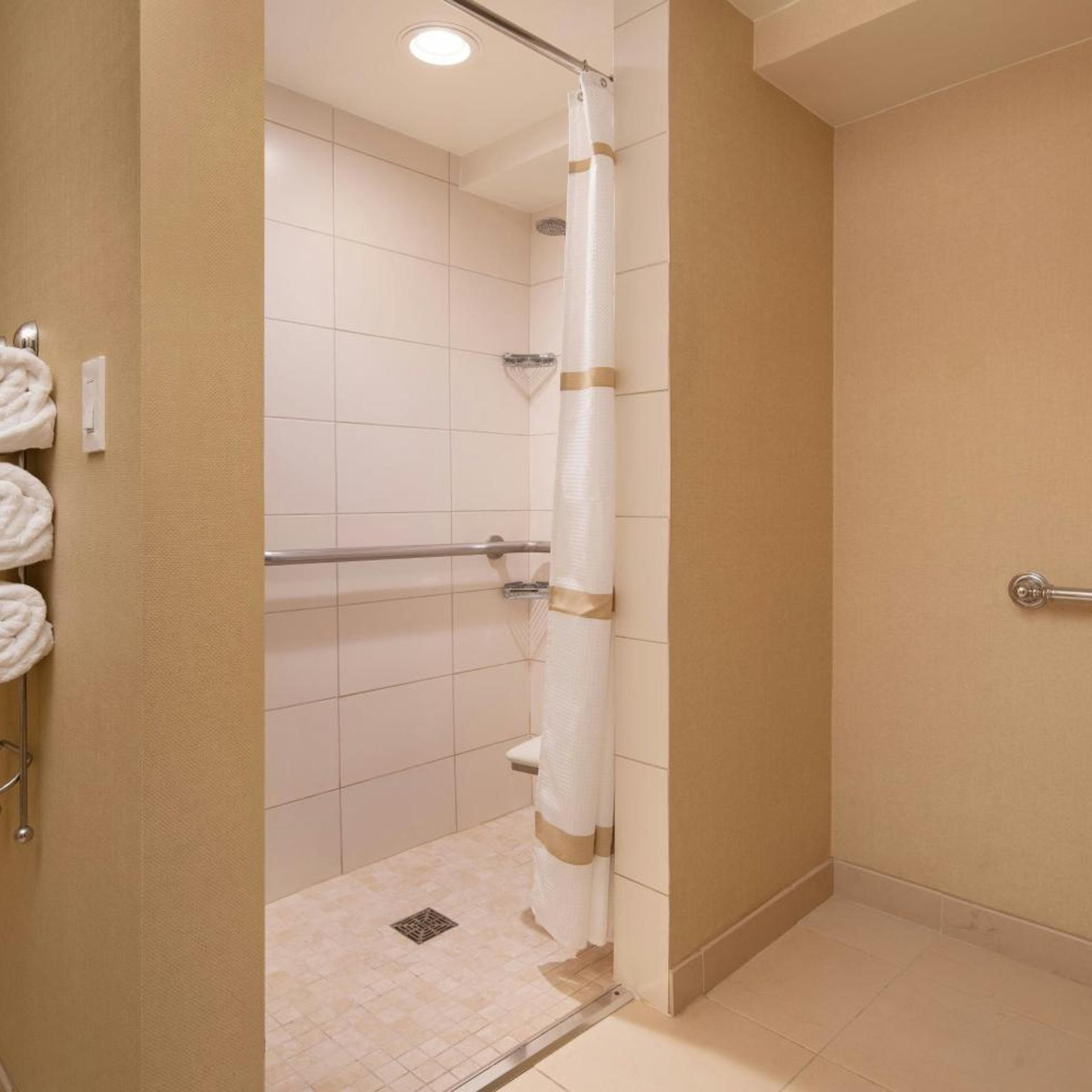 1 Bedroom, Suite, King Bed, Partial Bay View, Sofa، Marriott Newport Beach Bayview 5/5