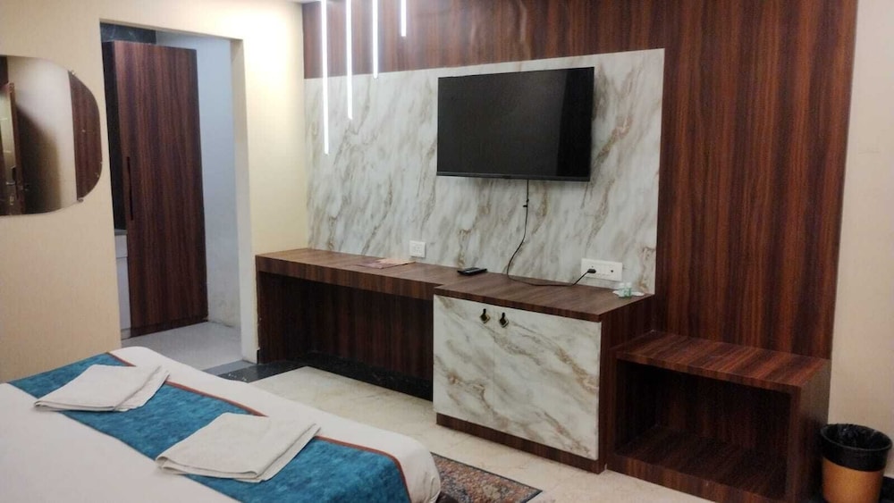 Hotel Sarweshwary 43/47