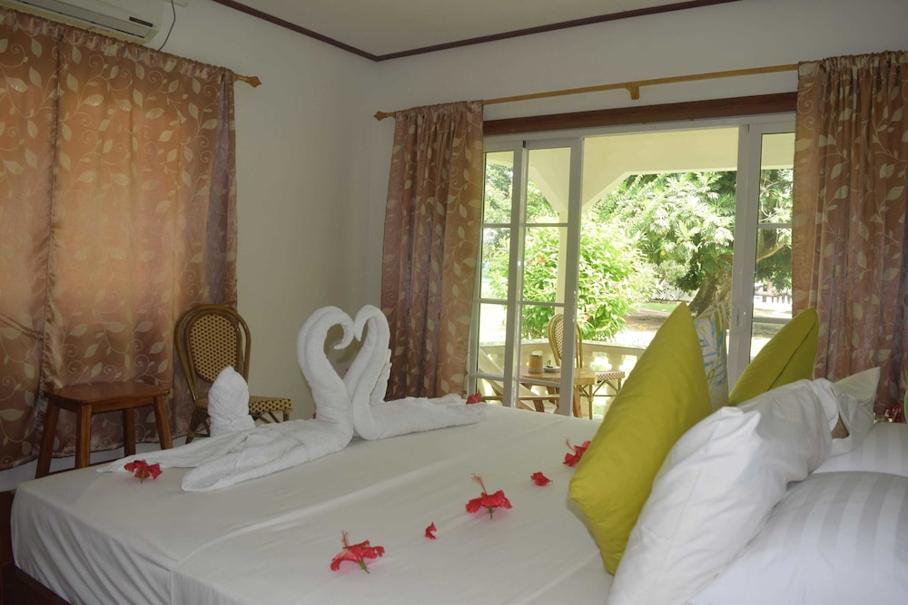 BAMBOO CHALETS 6/39