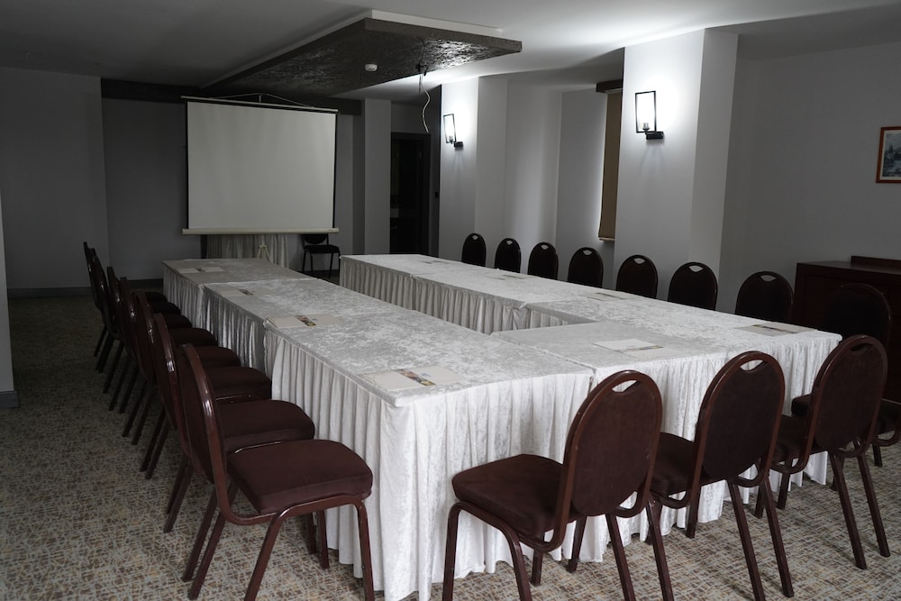 KIRCI HOTEL 44/48