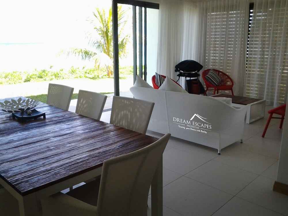 Cap Ouest by Horizon Holidays 11/74