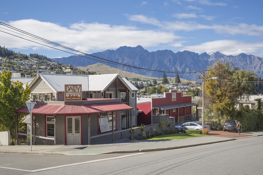 Dairy Private Luxury Hotel 3/81