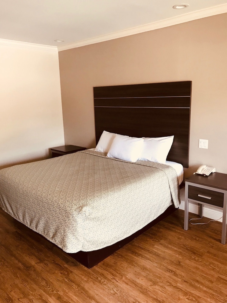 Palace Inn Greenspoint 20/30