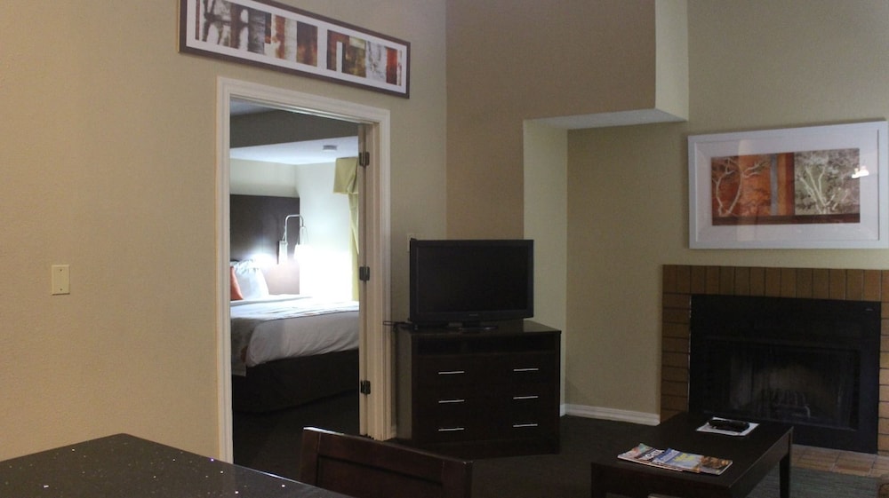 Hawthorn Suites By Wyndham Wichita East 25/35