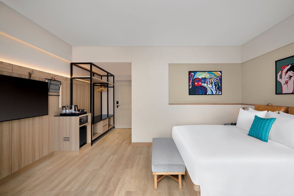 Moxy Mumbai Andheri West 9/40