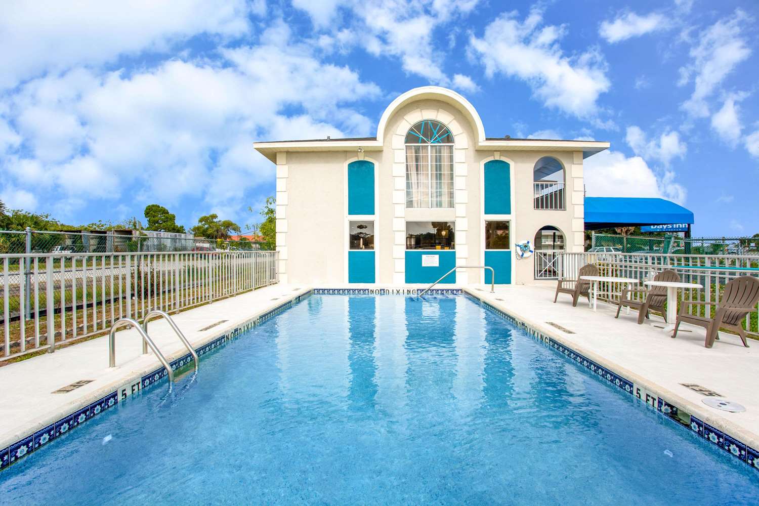 Days Inn By Wyndham Apopka Orlando 50/53