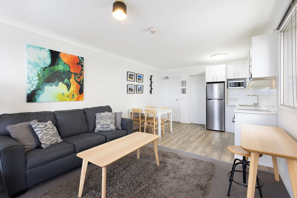 Horizons Lake Jindabyne 54/80