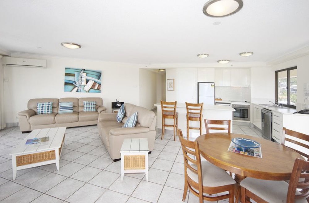 Coolum Caprice 57/76